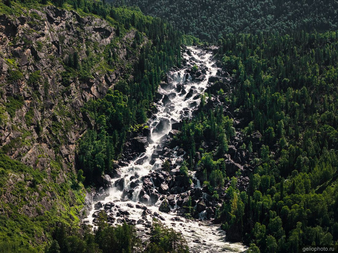 Большой Чульчинский водопад с высоты летом фото