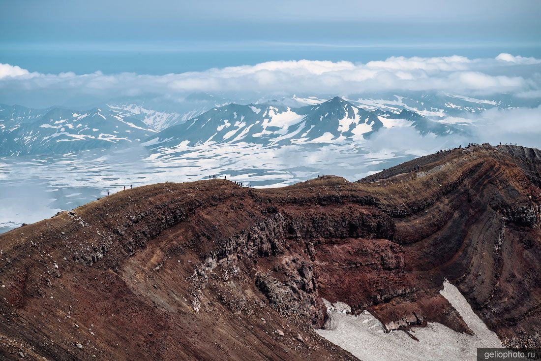 Действующий вулкан Горелый на Дальнем Востоке фото