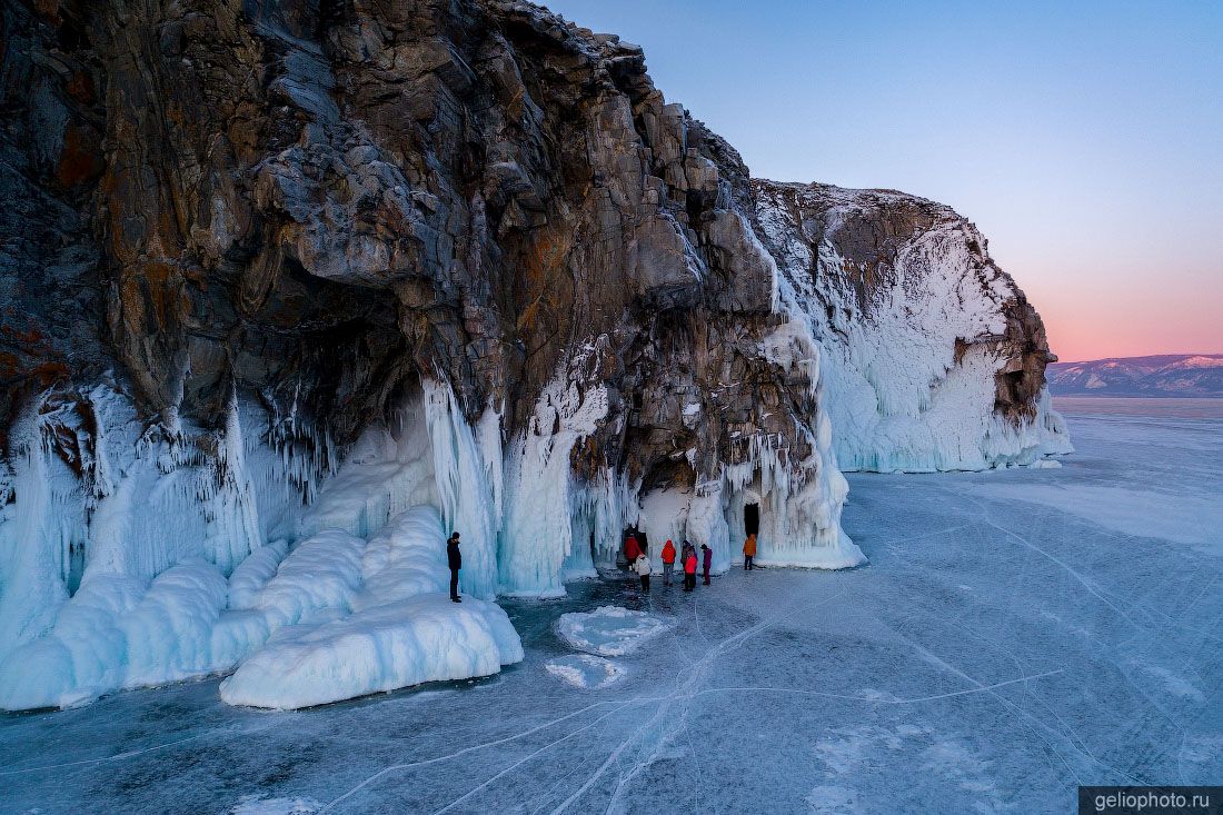 Ледяные гроты на Байкале зимой фото