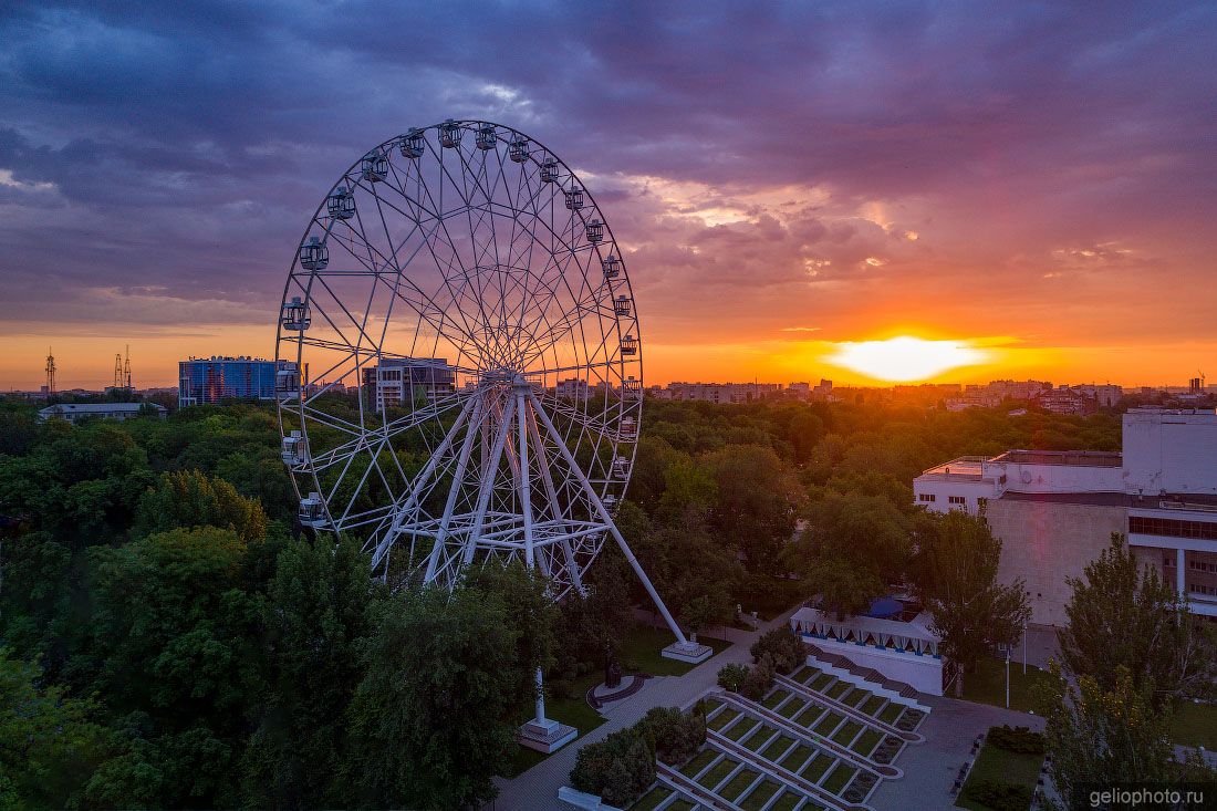 Колесо обозрения Одно небо в Ростове-на-Дону фото