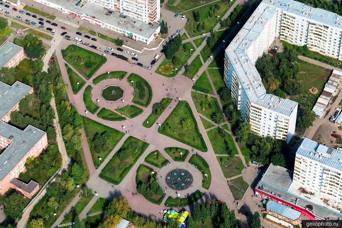 Сквер в 6 микрорайоне Омска с высоты фото
