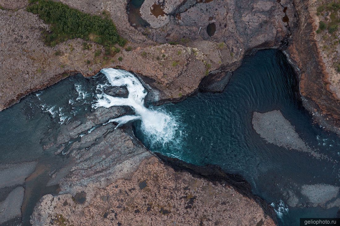 Водопад Китабо-Орон на плато Путорана с высоты фото