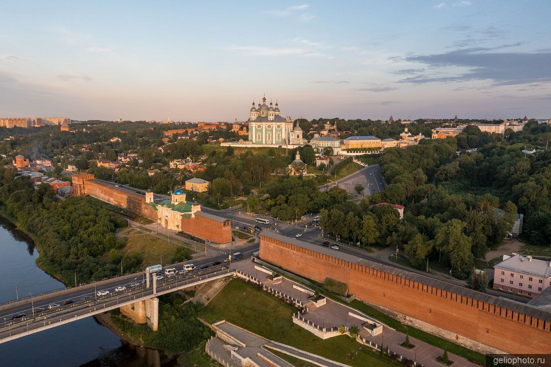 Смоленская набережная у Крепостной стены фото