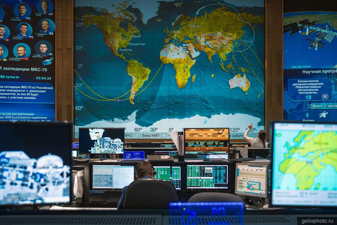 Зал Центра управления полётами в Королёве фото