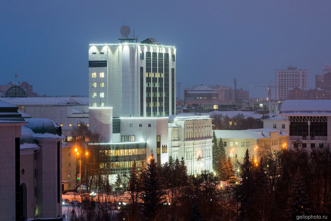 Дом Республики в Уфе вечером фото