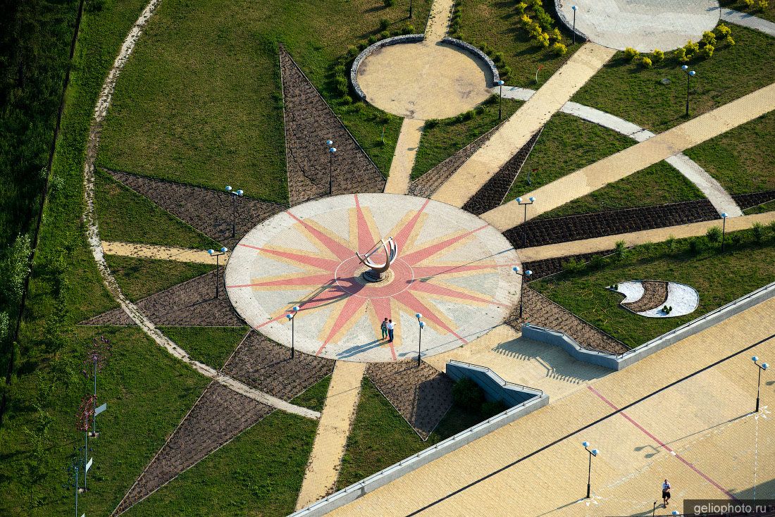 Солнечные часы в Новосибирском планетарии фото