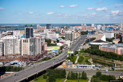 Октябрьская магистраль в Новосибирске днём фото