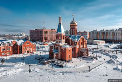 Православный Богоявленский собор в Новом Уренгое фото