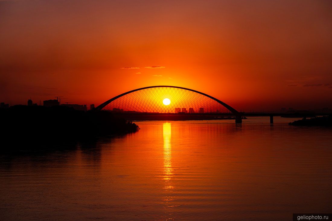 Бугринский мост на закате фото