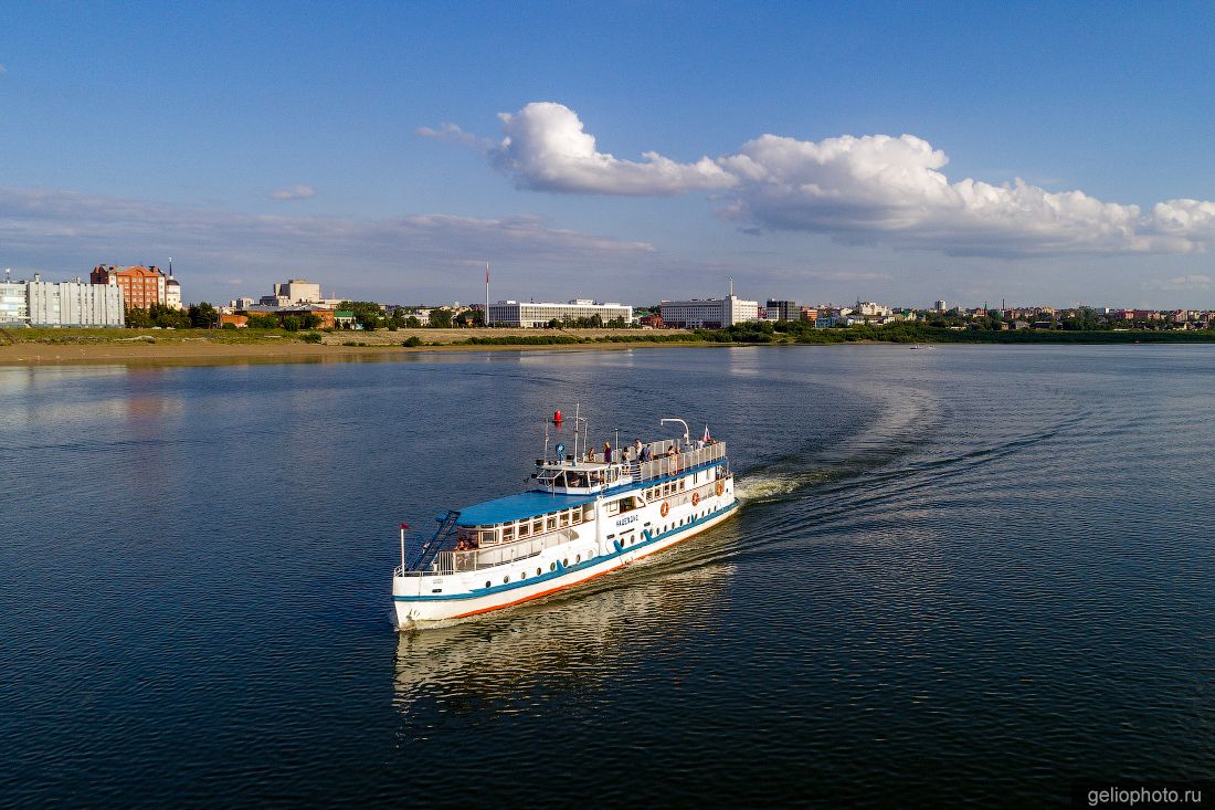 Теплоход на реке Томь в Томске фото