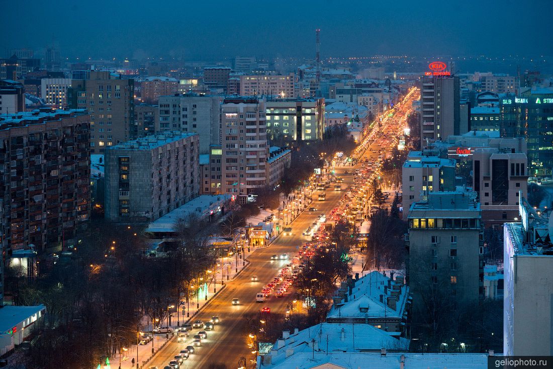 Вечерняя улица Республики в Тюмени фото