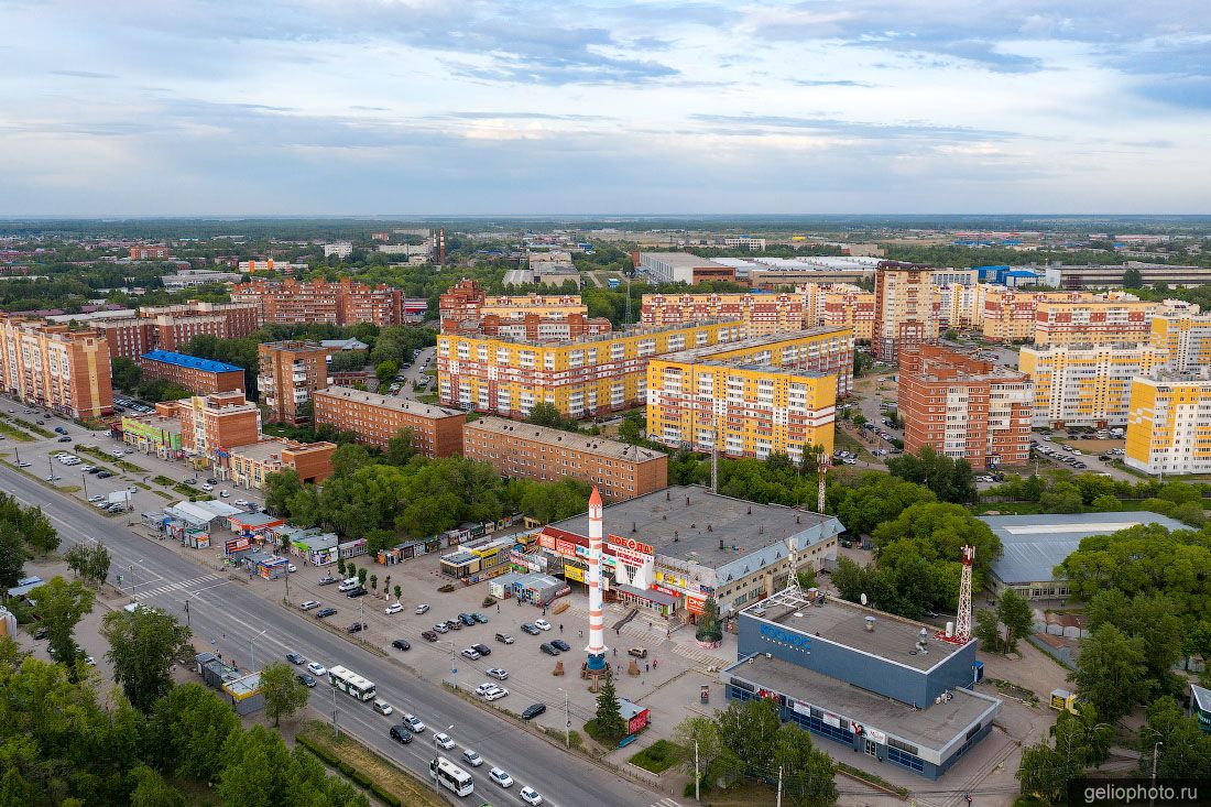 Ракета Космос ЗМ на Космическом проспекте в Омске с высоты фото