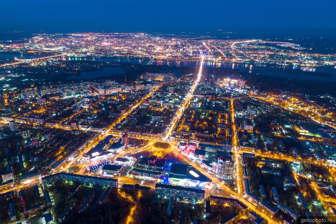 Левый берег Новосибирска с высоты вечером фото