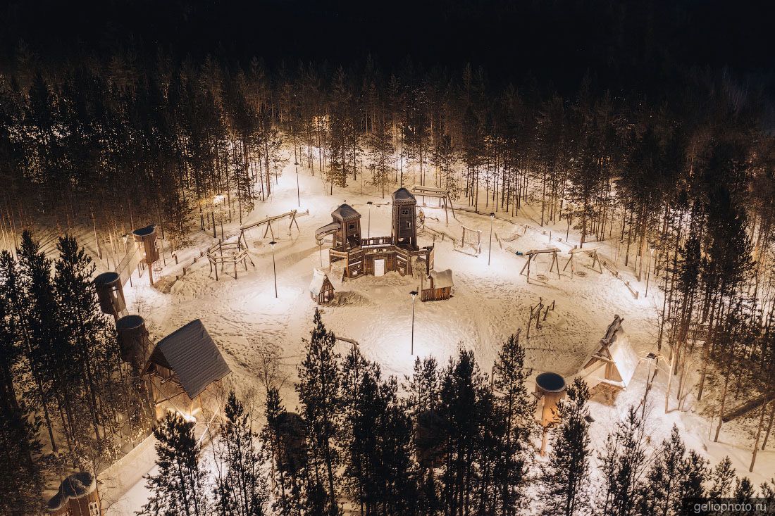 Детская площадка в Ноябрьск-парке фото