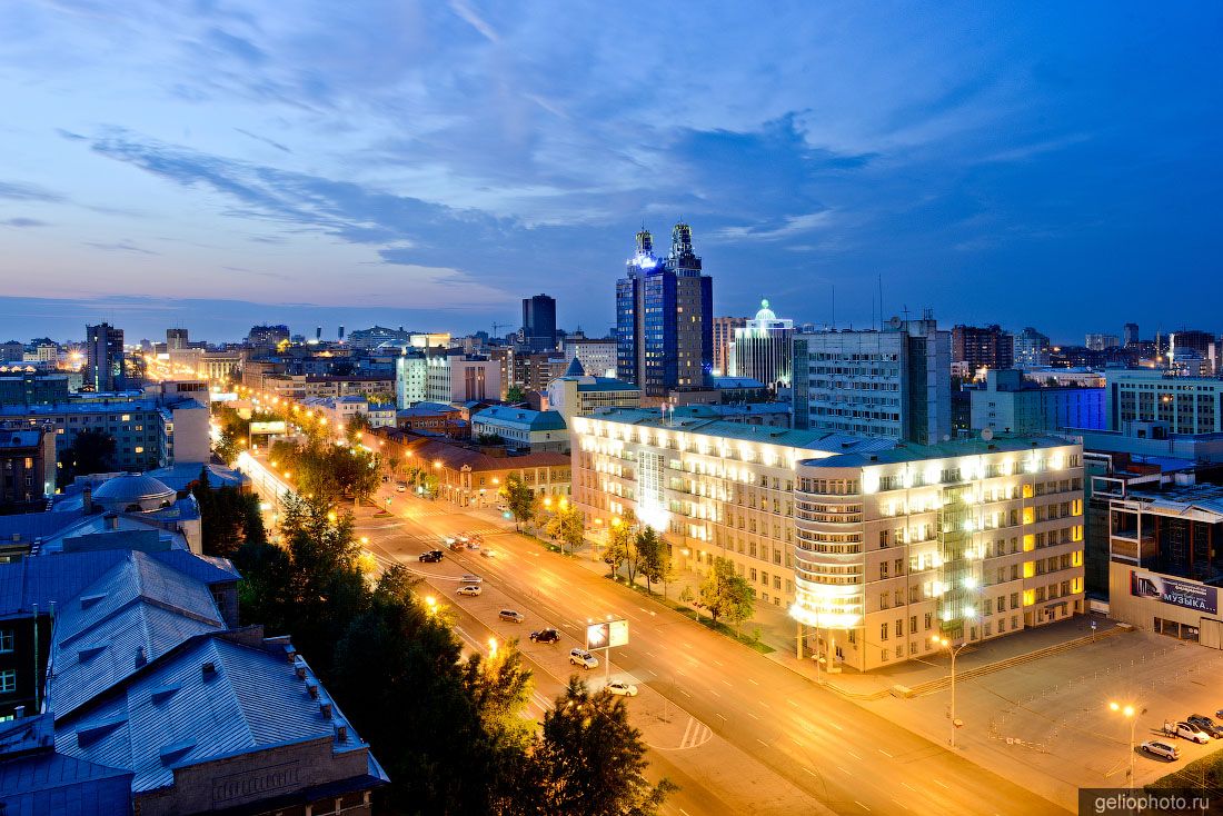 Правительство Новосибирской области вечером фото