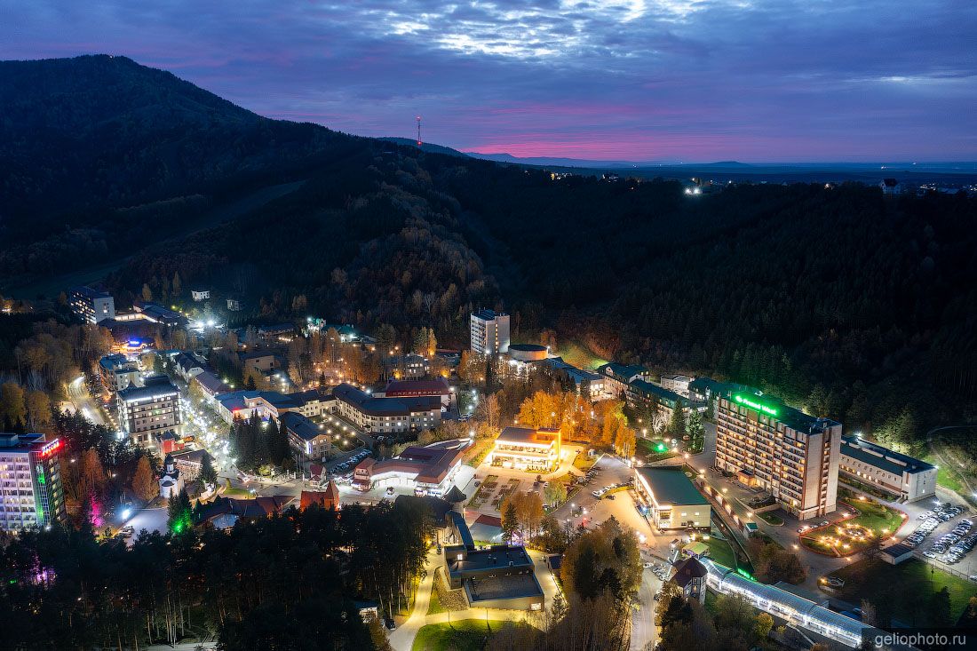 Санатории Белокурихи с высоты вечером фото Gelio Санатории Белокурихи с высоты вечером фото