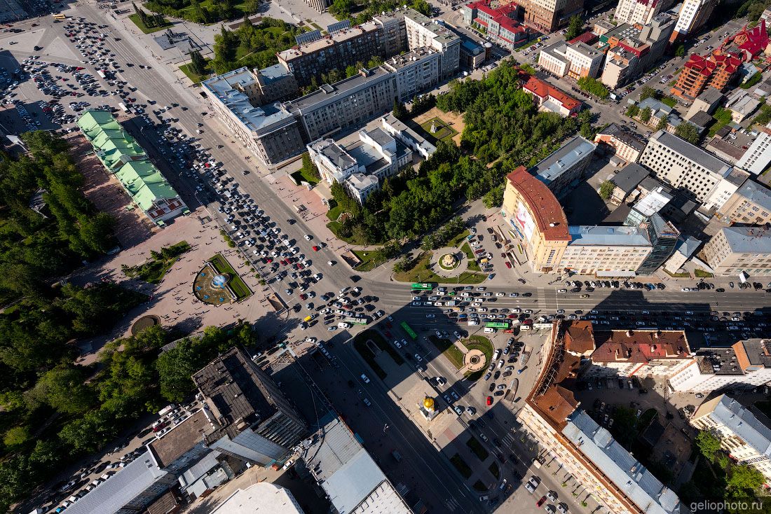 Перекрёсток Красного Проспекта и Октябрьской магистрали с высоты фото