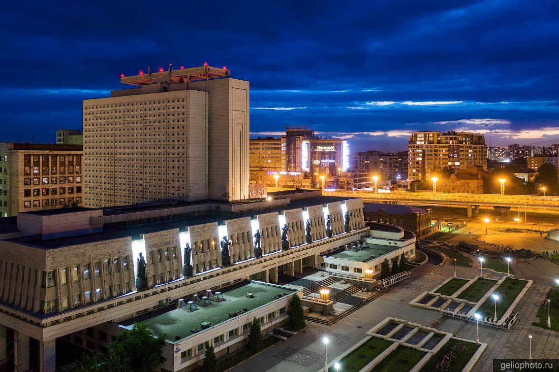 Омская областная научная библиотека имени Пушкина фото