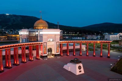 Музейный комплекс на площади Победы в Южно-Сахалинске фото