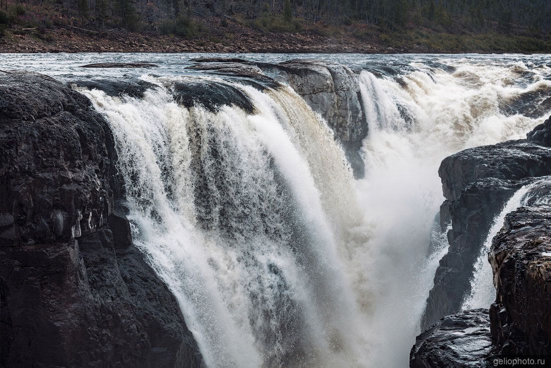 Курейский водопад на плато Путорана фото