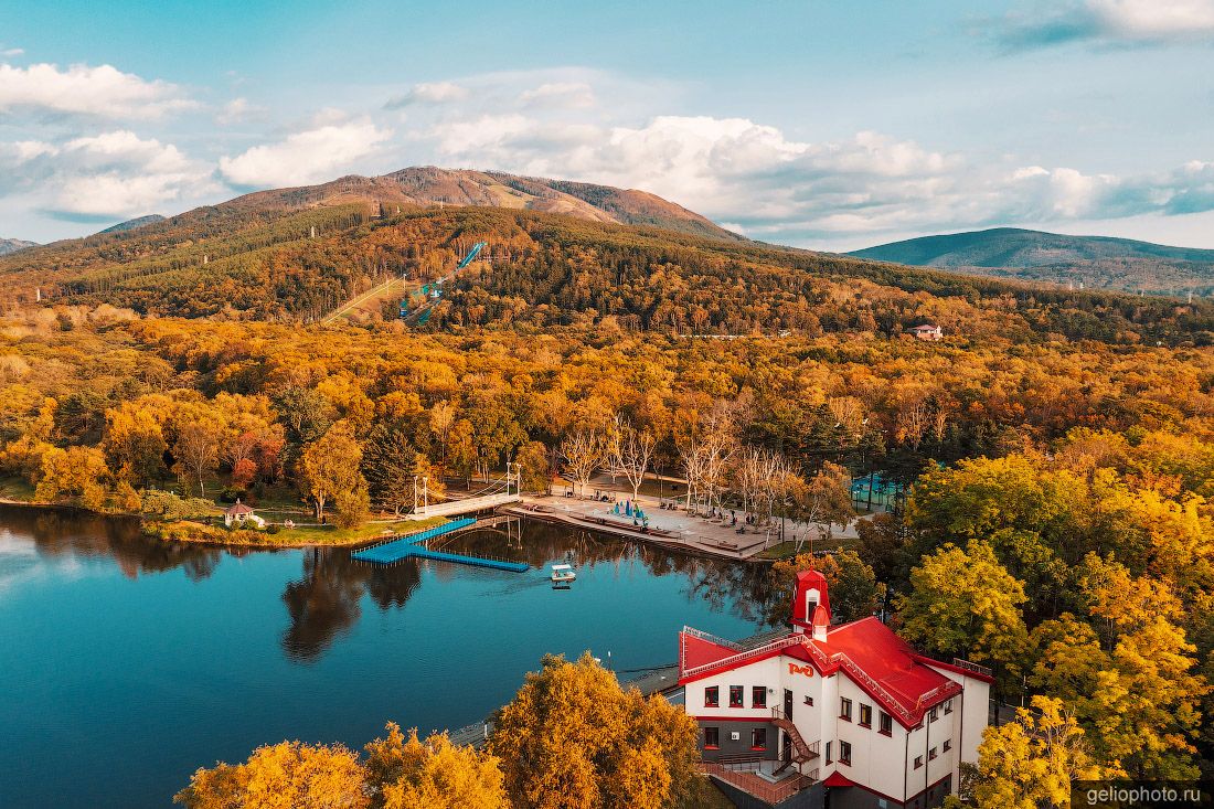 Набережная в парке Юрия Гагарина в Южно-Сахалинске фото