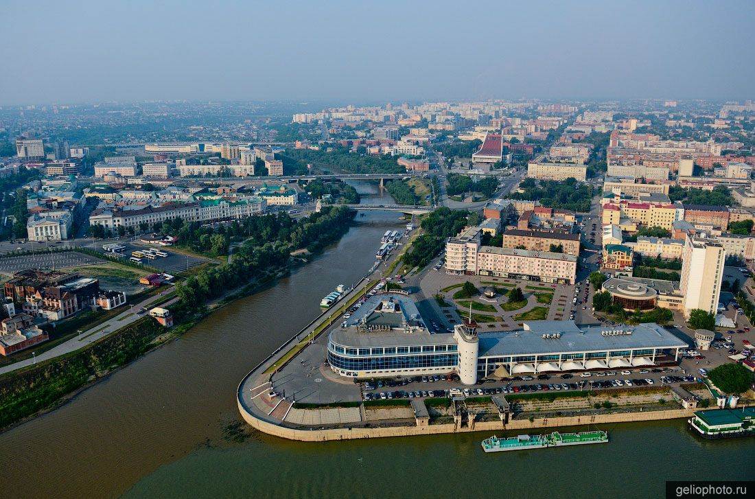 Площадь Бухгольца и река Омь в Омске фото