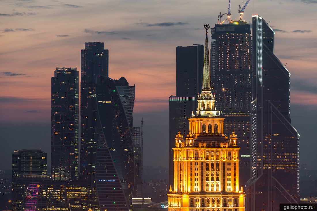 Гостиница Украина на фоне башен Москва-Сити фото