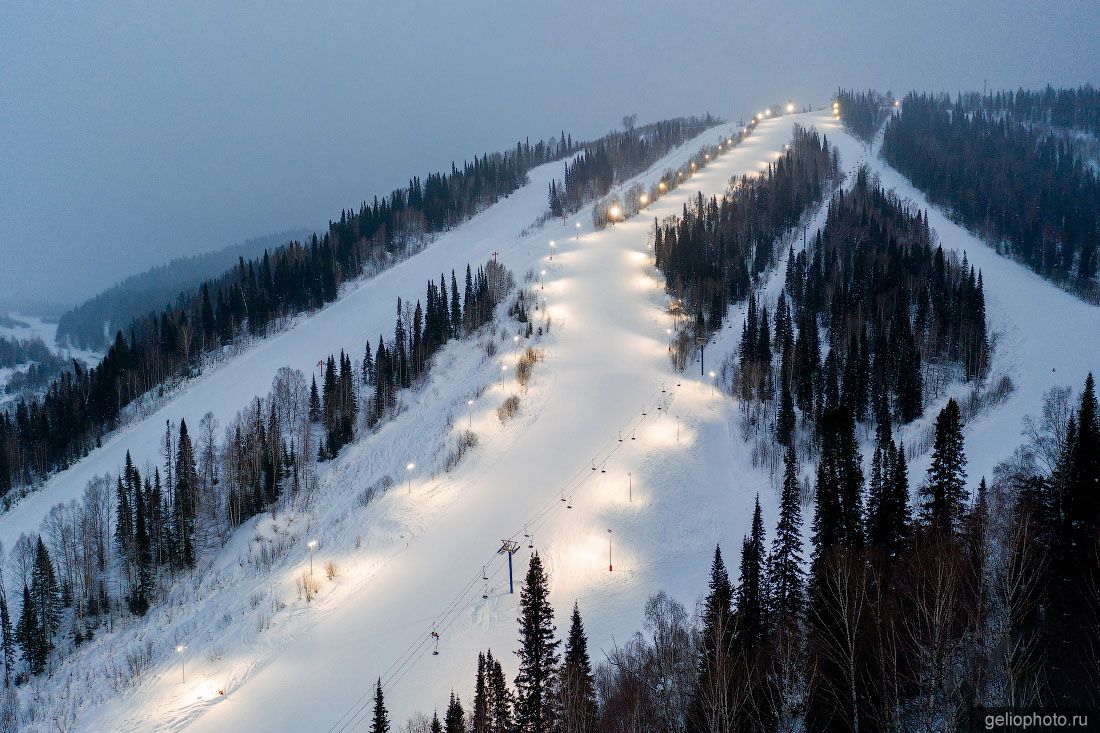 Горнолыжный комплекс Югус с высоты в Междуреченске фото