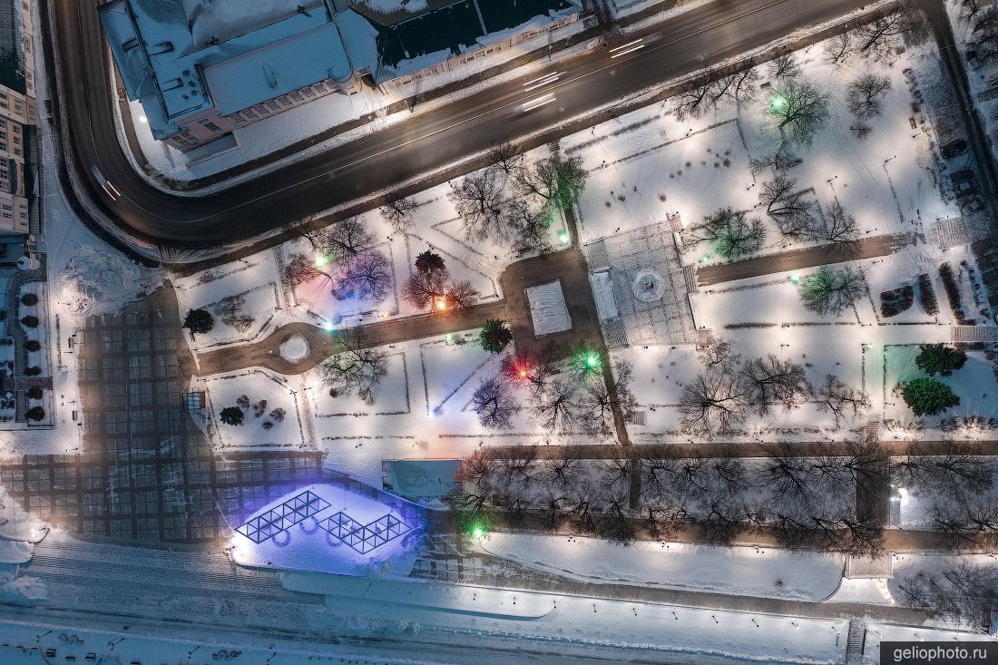 Сквер Константина Иванова в Чебоксарах с высоты фото