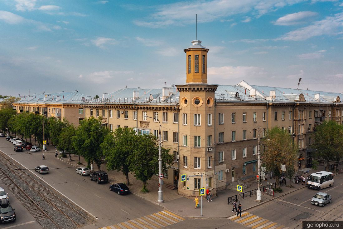 Дом с башней на Ленинградской в Магнитогорске фото