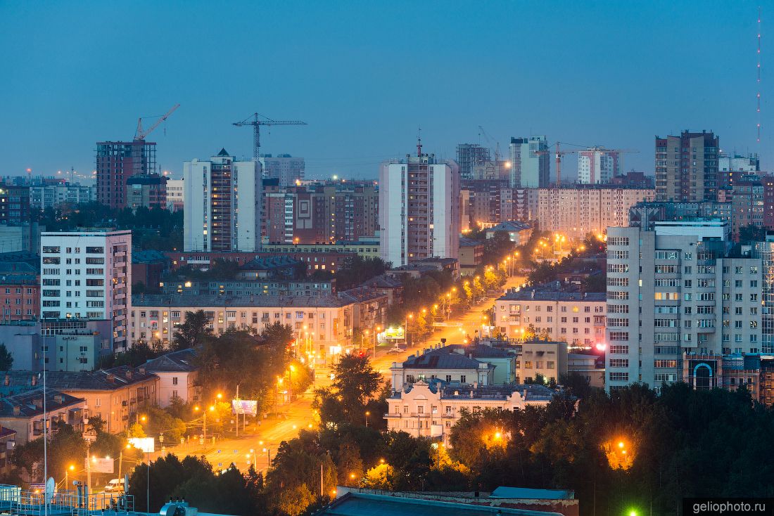 Улица Энгельса в Челябинске вечером фото