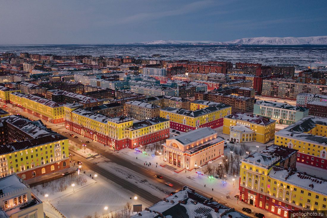 Комсомольская площадь в Норильске с высоты фото