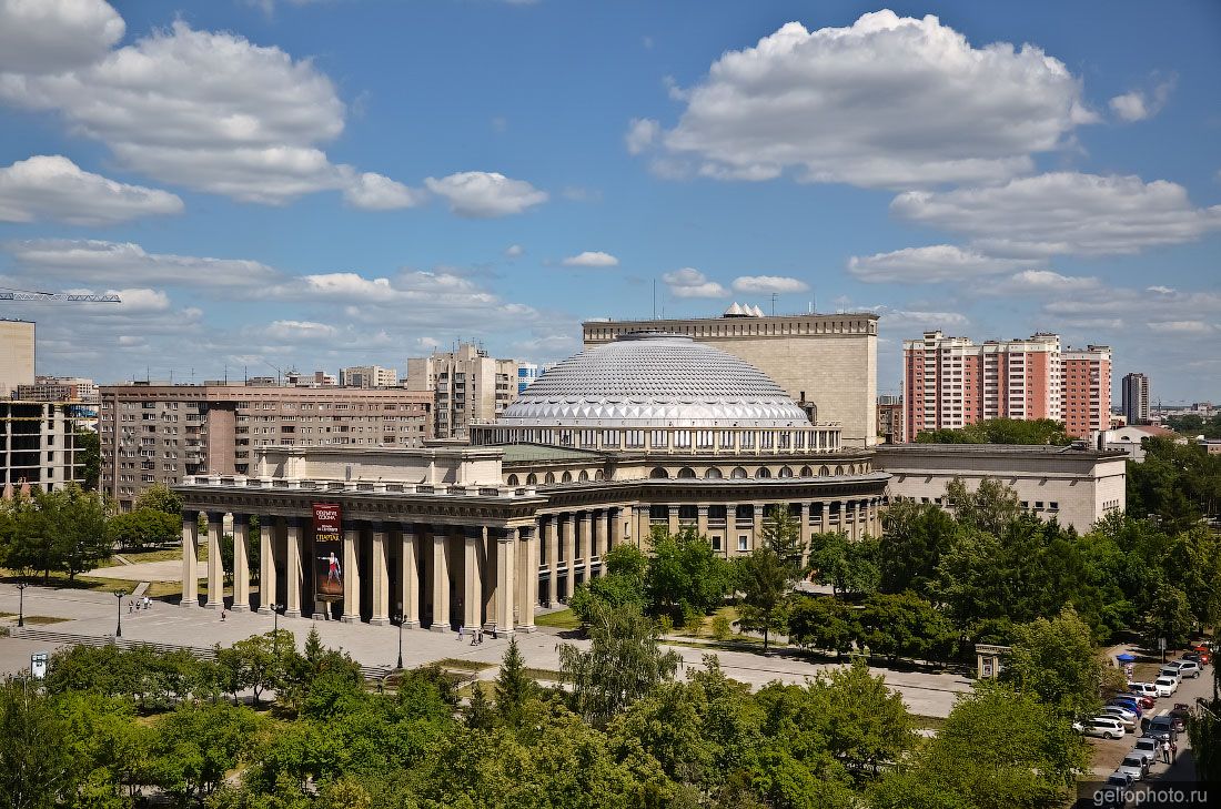 Театр оперы и балета в Новосибирске летом фото