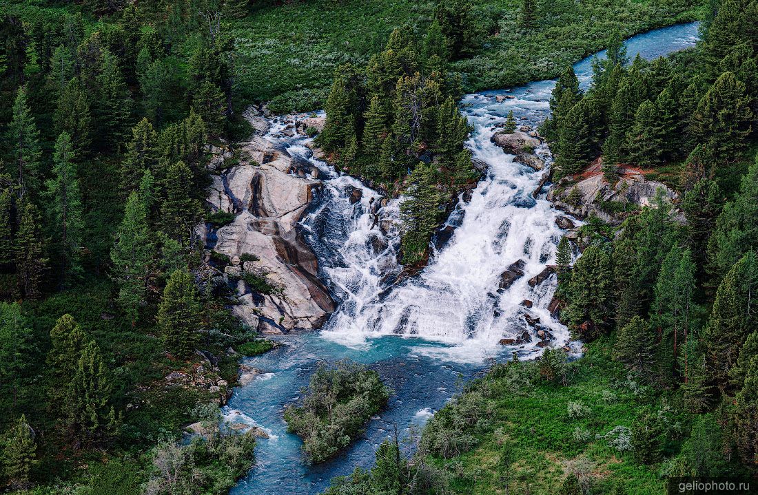 Водопад Хвост Павлина в природном парке Белуха фото