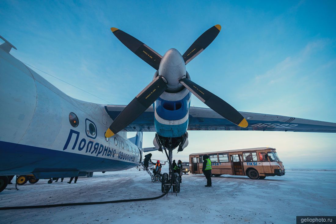 Ан-24 Полярных авиалиний в Тикси фото
