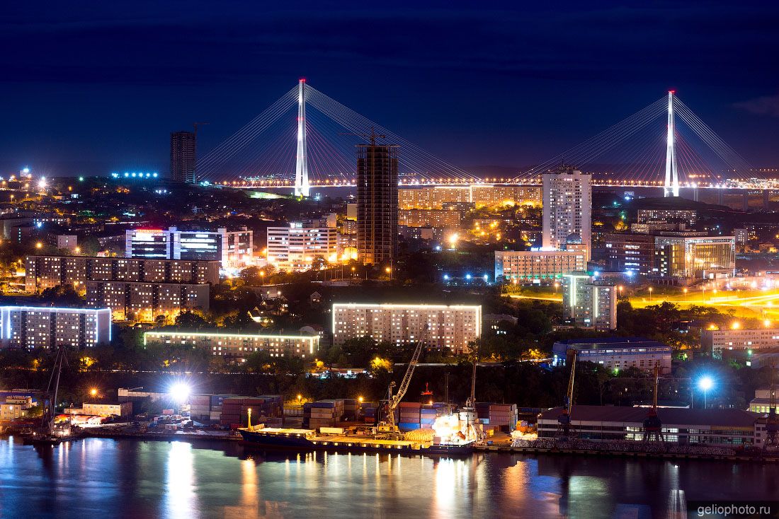 Первомайский район во Владивостоке вечером фото