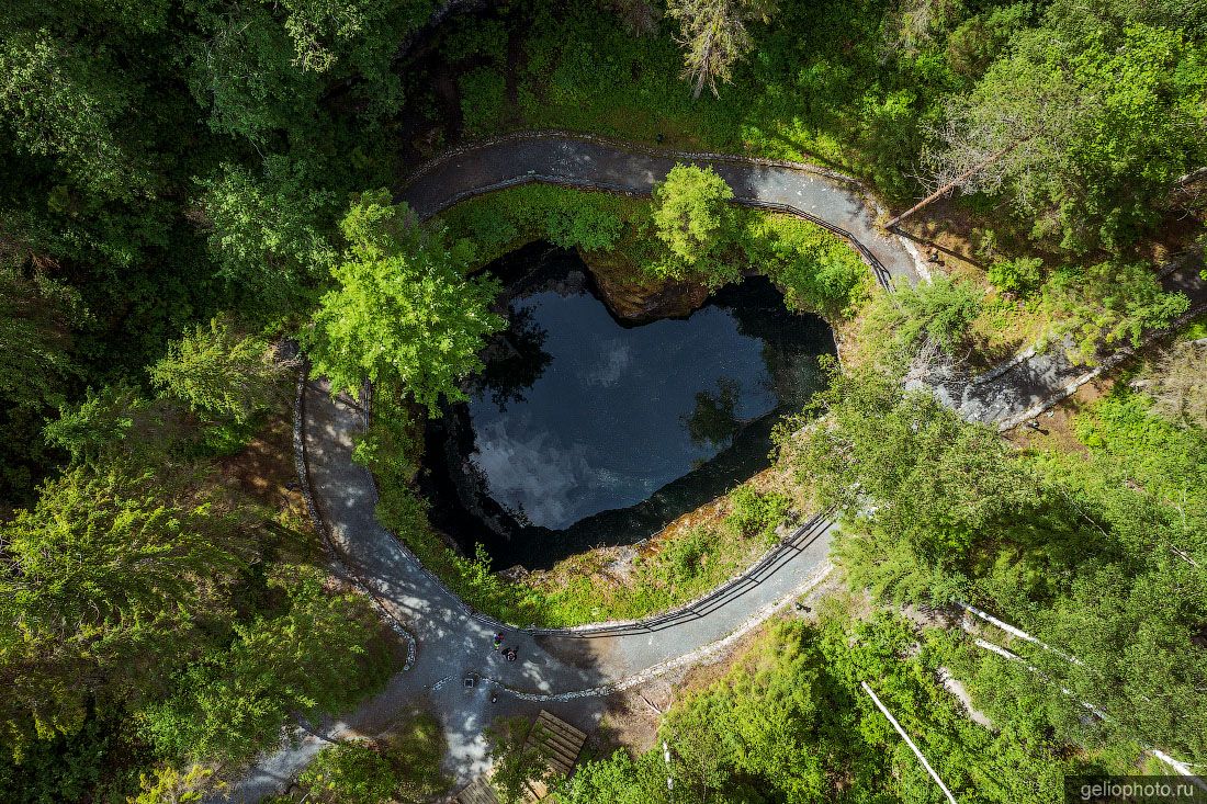 Озеро Сердце в парке Рускеала в Сортавале фото