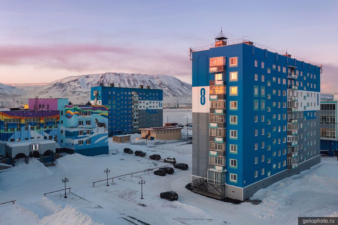 Жилые дома на улице 50 лет Октября в Норильске фото