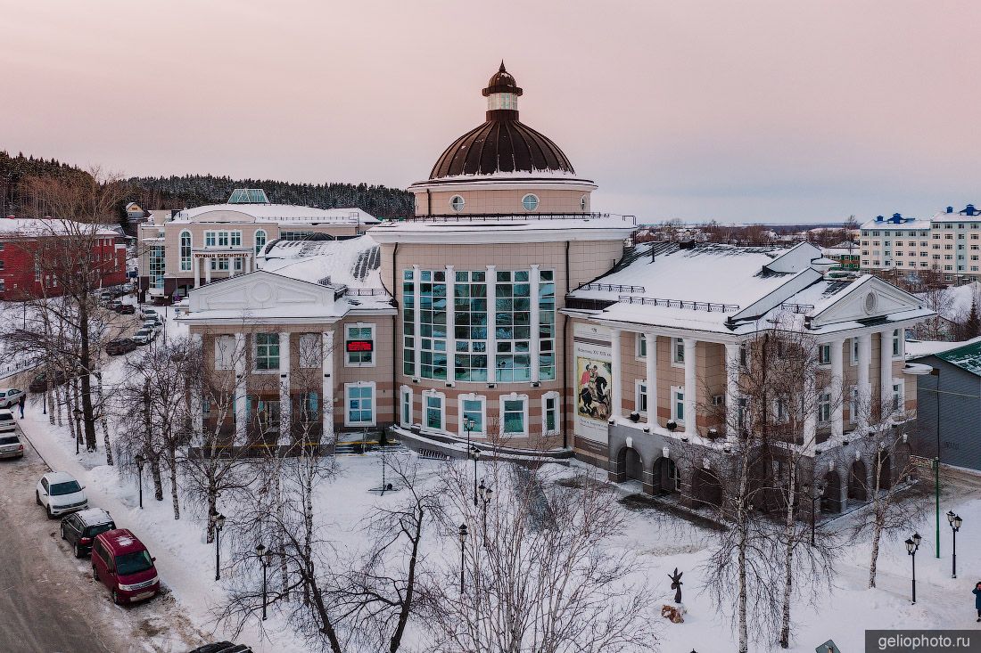 Художественный музей в Ханты-Мансийске фото