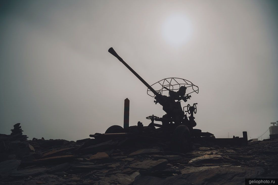 Старая зенитная установка на мысе Челюскин фото