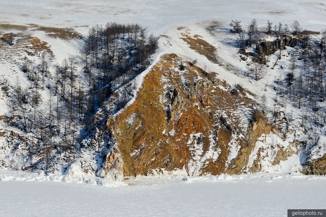 Берег острова Ольхон на Байкале зимой фото