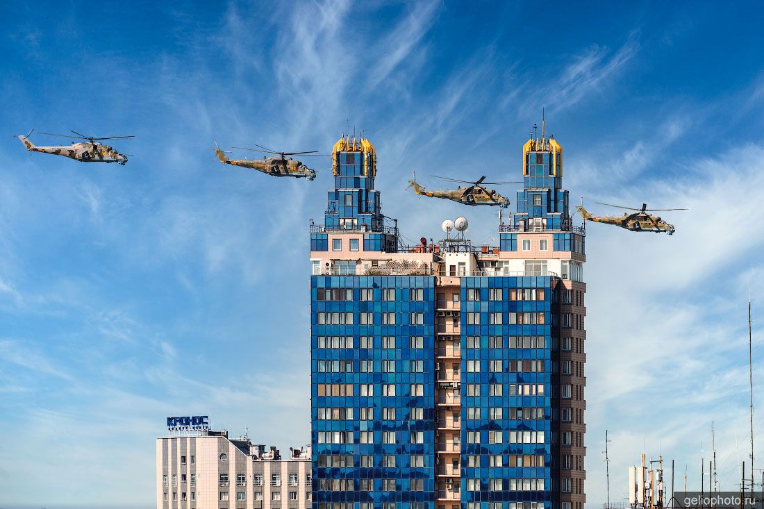 Вертолёты на Параде Победы 9 мая в Новосибирске фото