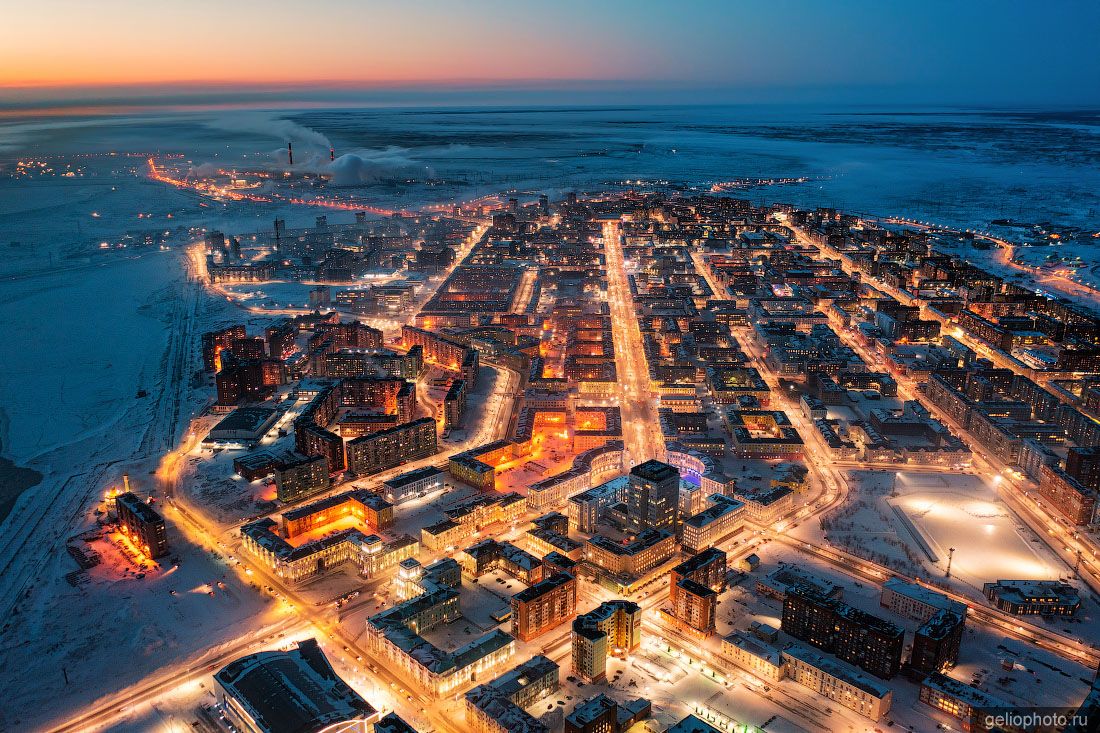 Вечерний Норильск с высоты зимой фото