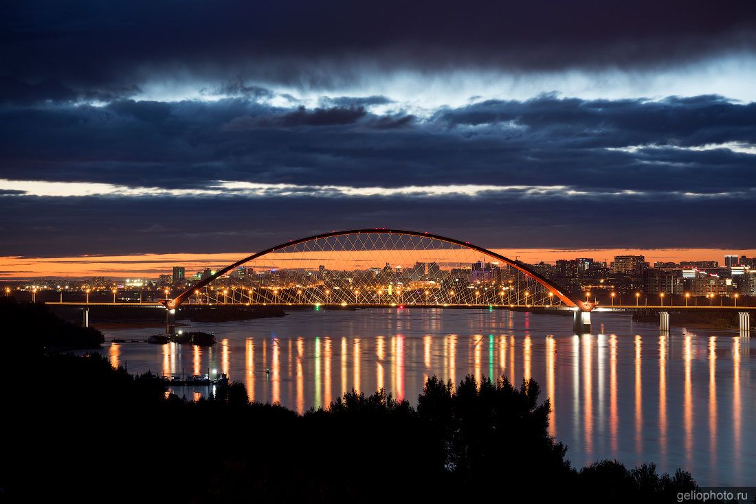 Бугринский мост в Новосибирске вечером фото