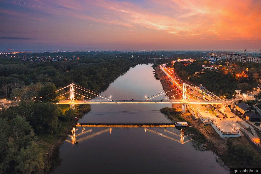 Мост Европа-Азия в вечернем Оренбурге фото