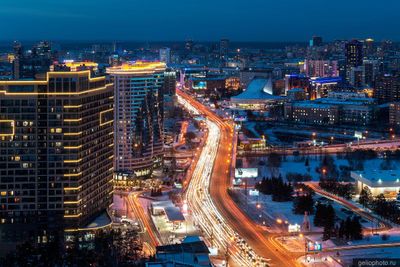 Октябрьская магистраль в Новосибирске вечером фото