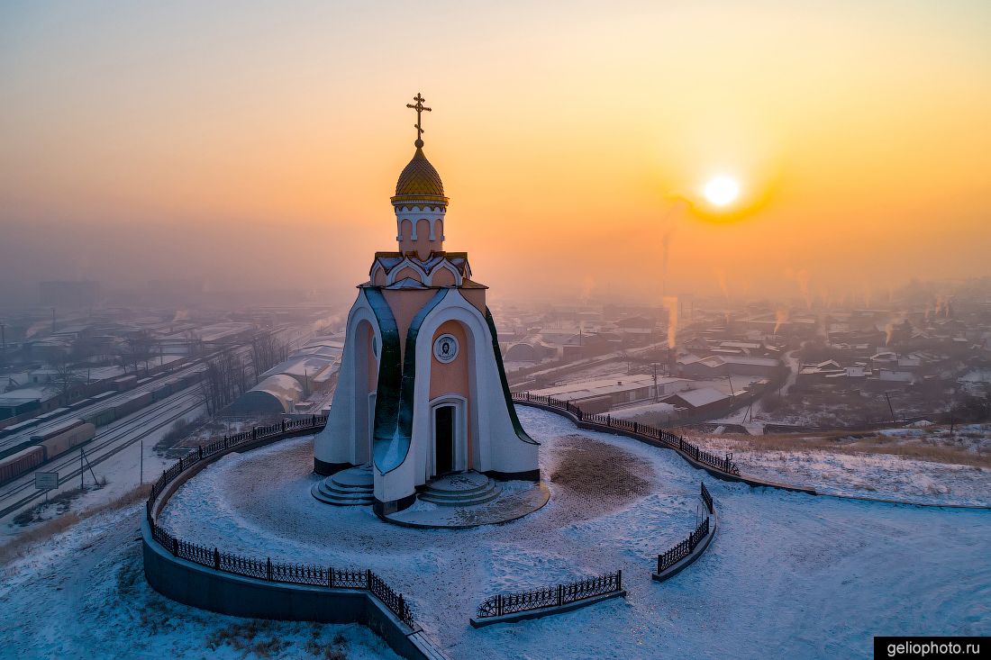 Часовня Александра Невского в Чите на рассвете фото