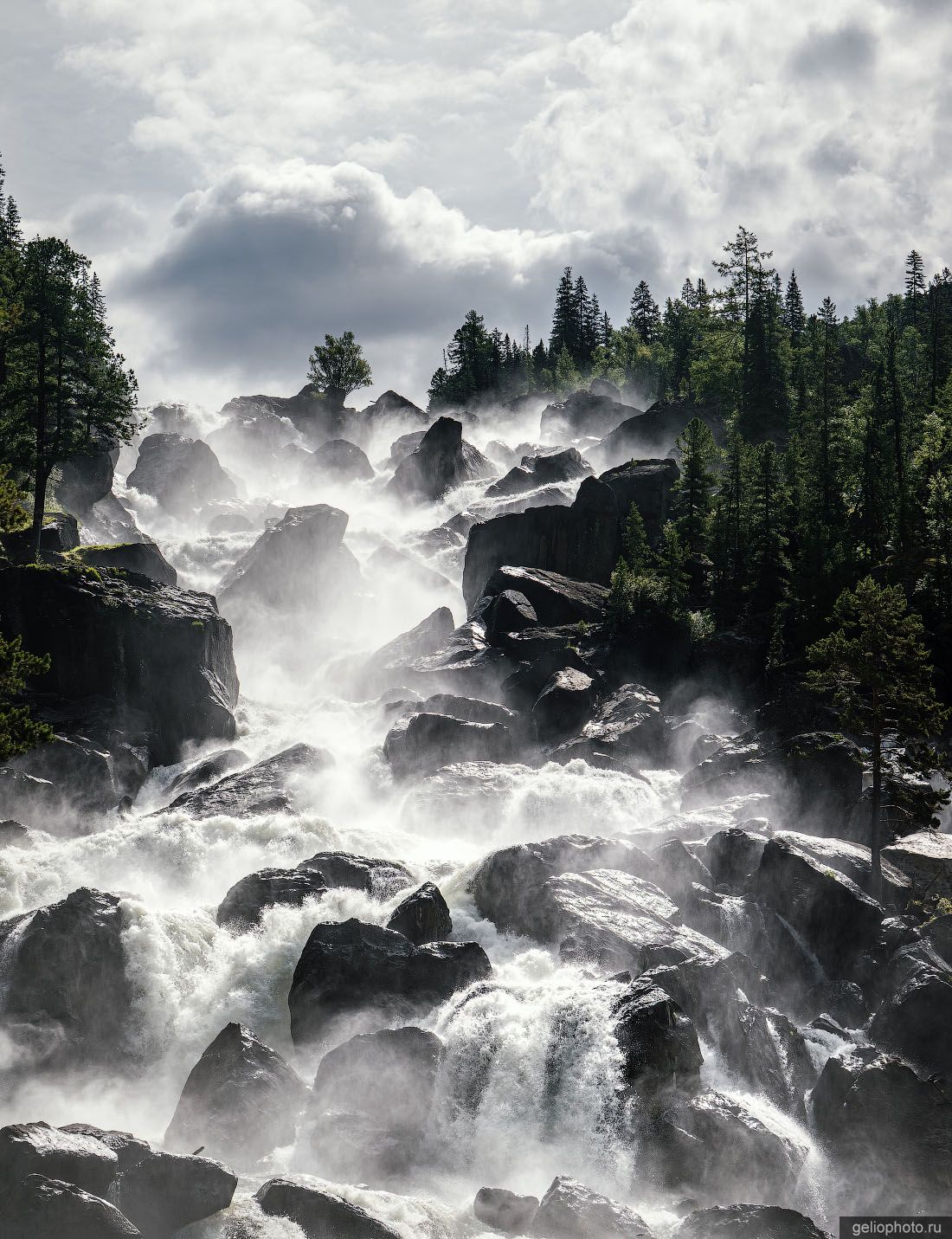 Неприступный водопад Алтайского заповедника фото
