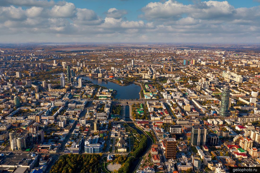 Осенний Екатеринбург с высоты фото