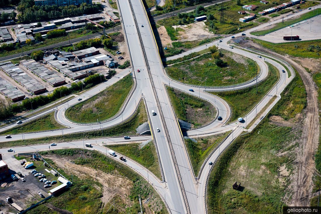 Вид на развязку на Амурской 21 в Омске с высоты фото